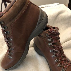 Clarks (waterproof) Brown Leather short boots (9.5M)